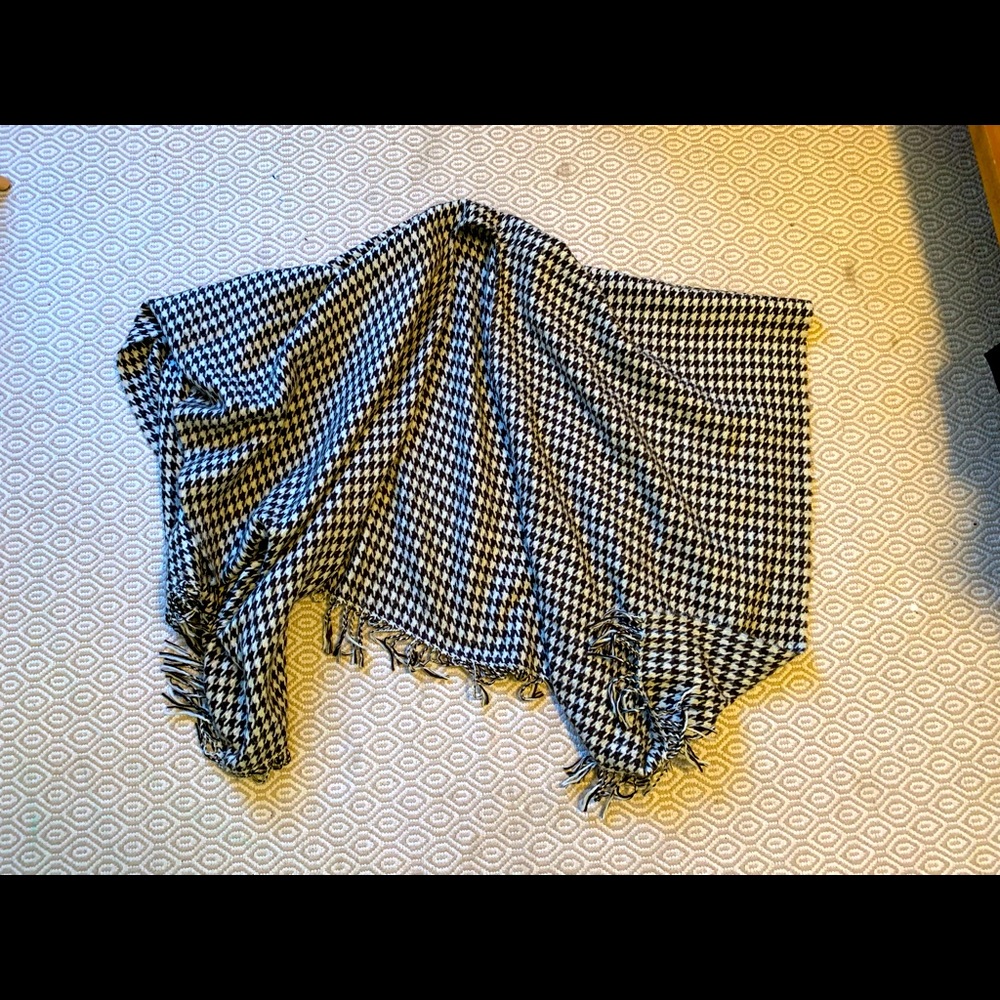 Houndstooth Shrug Knit